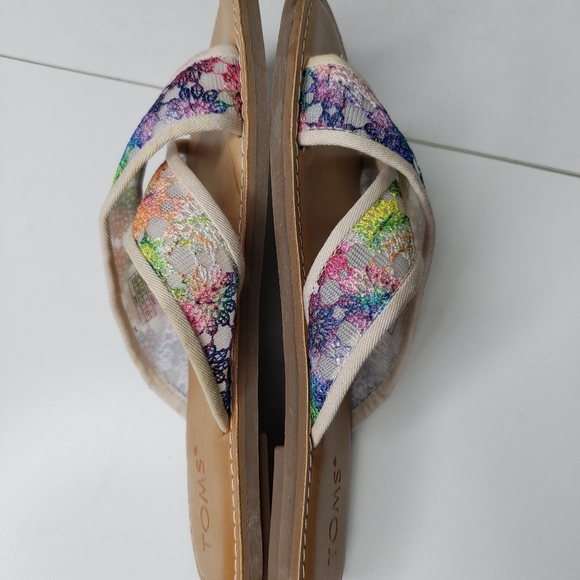 Toms Slide On Embroidered Floral Mesh Sandels - Picture 5 of 8
